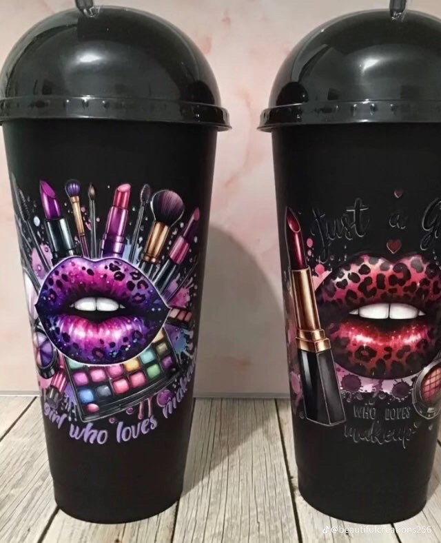 Plastic cup arched lid